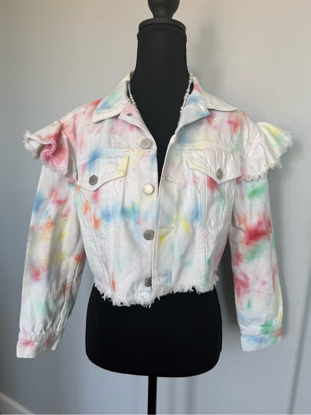 Alice + Olivia Sample Tie Dye Cropped Denim Jacket NWT Frayed Trim Small